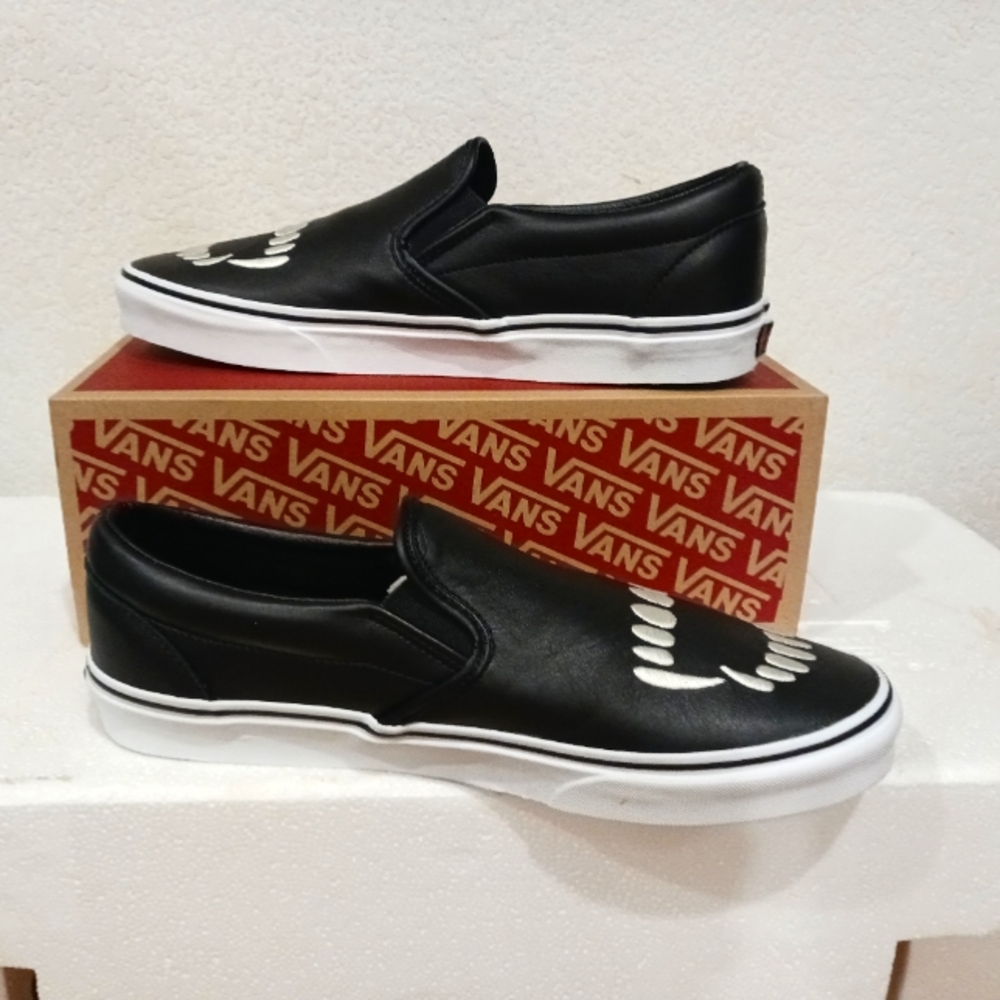 Vans - Picture 2 of 4